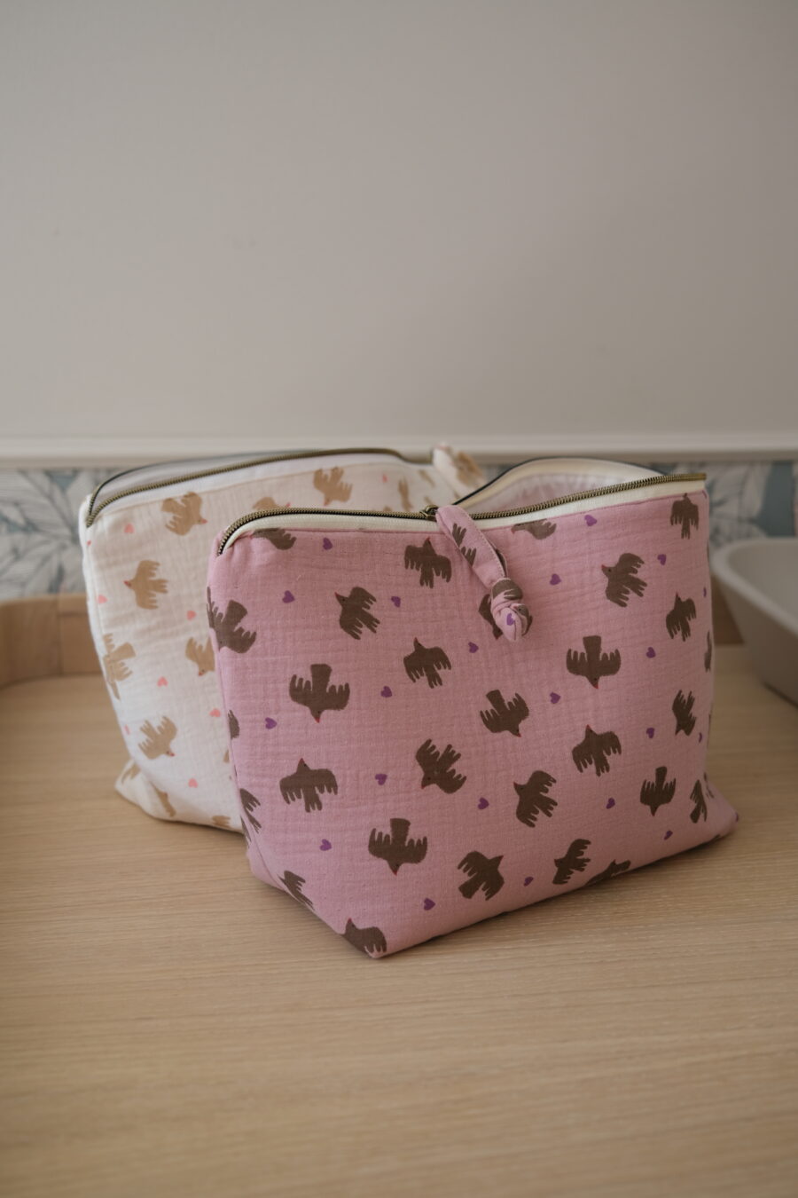 Windel- & Kosmetiktasche Birdie rose – Bild 2